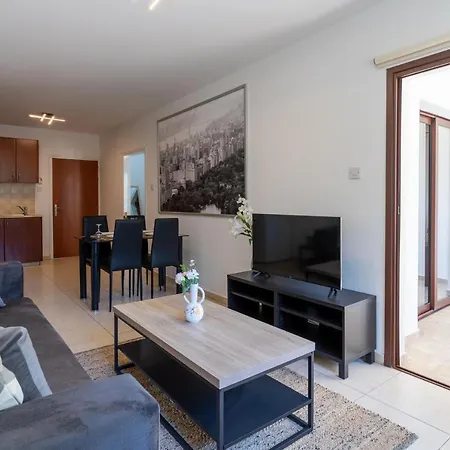 Mia 1-br & Balcony In * Larnaca