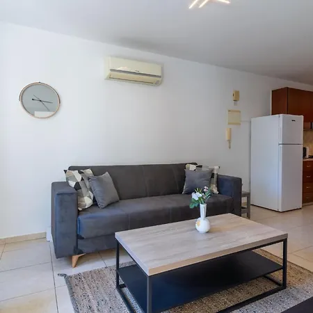 Lejlighed Mia 1-br & Balcony In