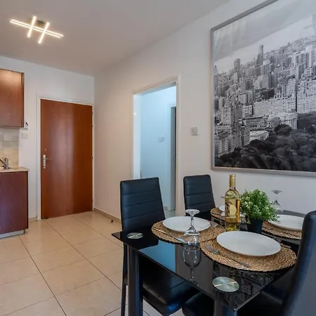 Mia 1-br & Balcony In *