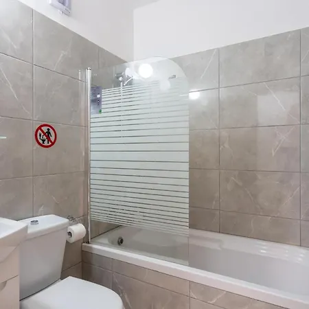 Mia 1-br & Balcony In * Larnaca