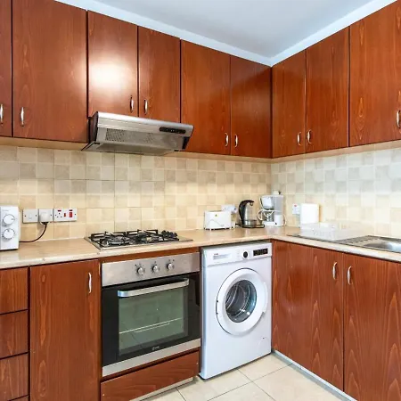 Mia 1-br & Balcony In * Larnaca