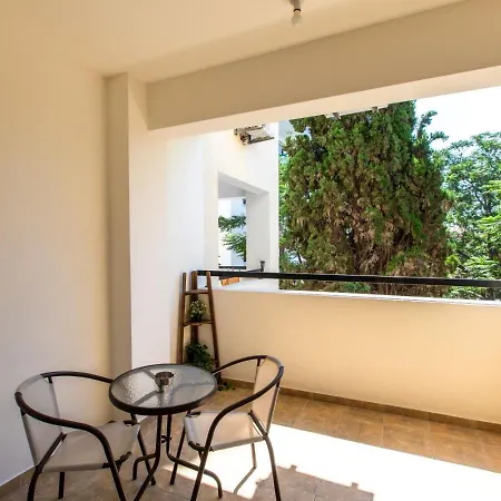 Mia 1-br & Balcony In * Larnaca